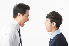 家長過度滿足孩子的需求，極容易導(dǎo)致青春期叛逆，適當(dāng)拒絕有方法