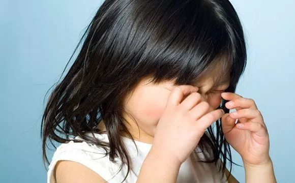 和孩子“發(fā)脾氣”是最笨的教育方式！這幾點教你如何教育孩子？
