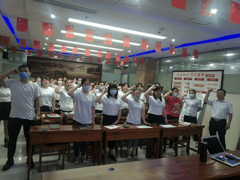百年集團(tuán)為主管以上管理人員發(fā)放福利，充分彰顯“做受尊敬的百年人”的價(jià)值觀
