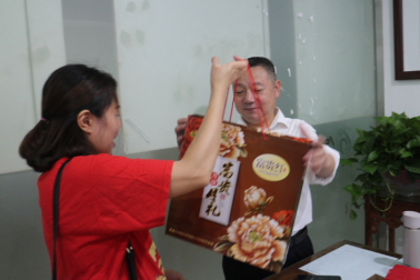 又是中秋月圓時，情系員工送祝福！