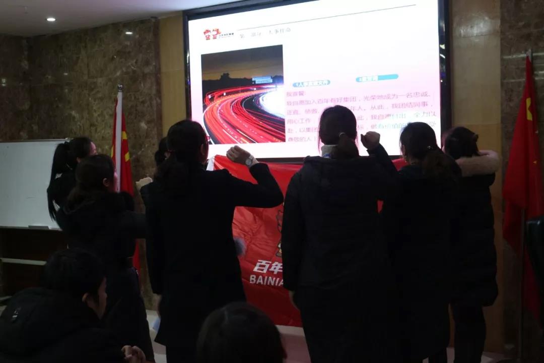 2019年，我們還在做房產(chǎn)中介，買房、賣房請放心找我們！
