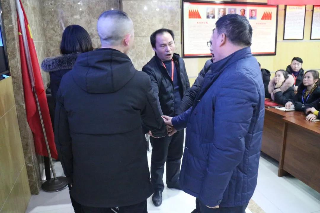 2019年，我們還在做房產(chǎn)中介，買房、賣房請放心找我們！